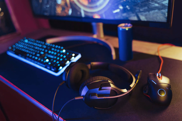Professional gaming setup in neon lights laying on desktop - Fotografie, Obrázek