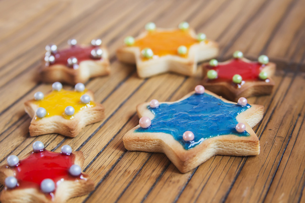 Vánoční cukroví hvězdičky na dřevěný stůl - Fotografie, Obrázek