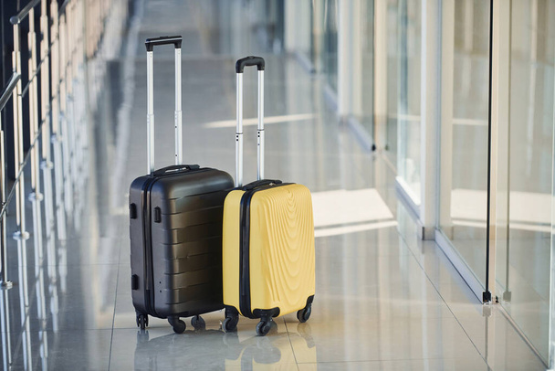 Black and white suitcases in airport hall at daytime. - Valokuva, kuva