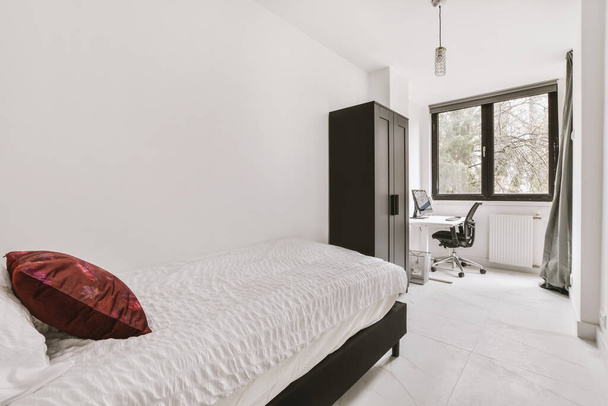 O interior de um quarto moderno em um estilo minimalista - Foto, Imagem