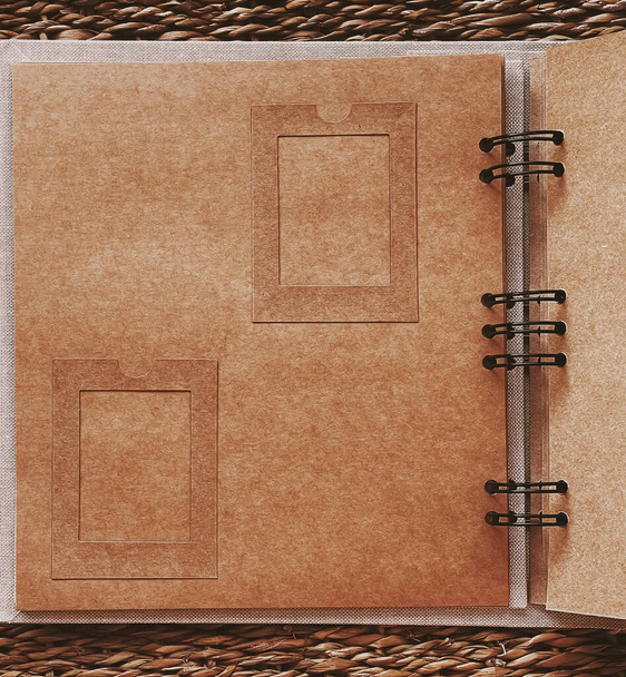 Vintage családi album, utazási napló könyv, fotó notebook, szakácskönyv vagy régi napló, fenntartható papír írószer mockup és scrapbook design koncepció - Fotó, kép