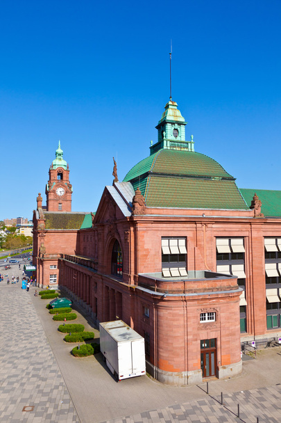 Famous classsicistic old train station in Wiesbaden - 写真・画像