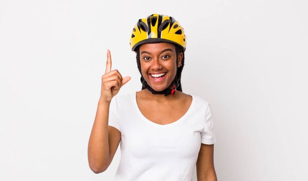 pretty afro woman with braids with a bike helmet - Foto, Bild