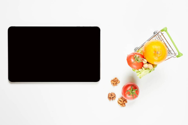 Online ordering and home delivery of fresh food - 写真・画像