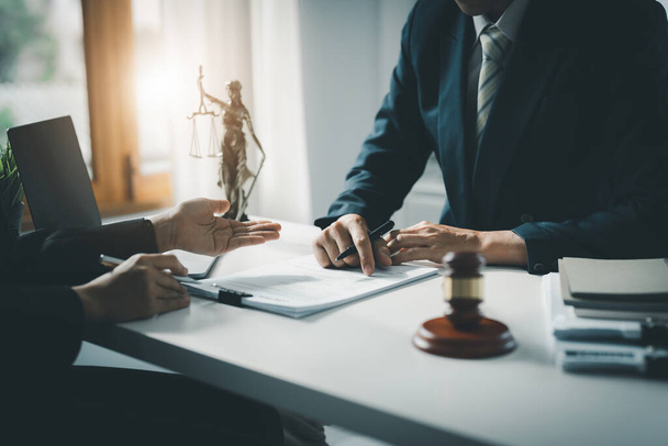 Law, Consultation, Agreement, Contract, Attorney or Lawyer holding a pen is consulting with a client to explain the pattern of answering questions before going to court to decide a lawsuit. - Valokuva, kuva