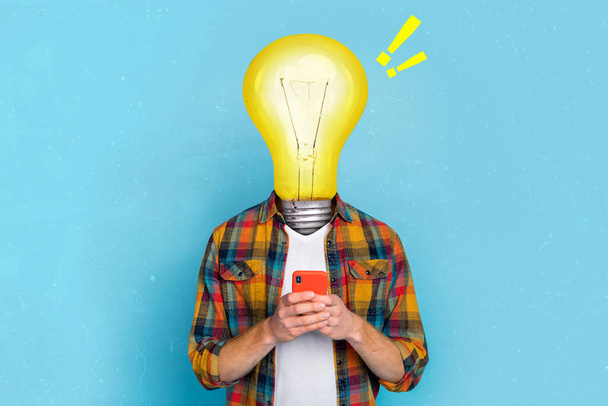 Colagem foto de pensar inteligente lâmpada cabeça homem surfar mídias sociais novas ideias criativas receber notificações por telefone - Foto, Imagem