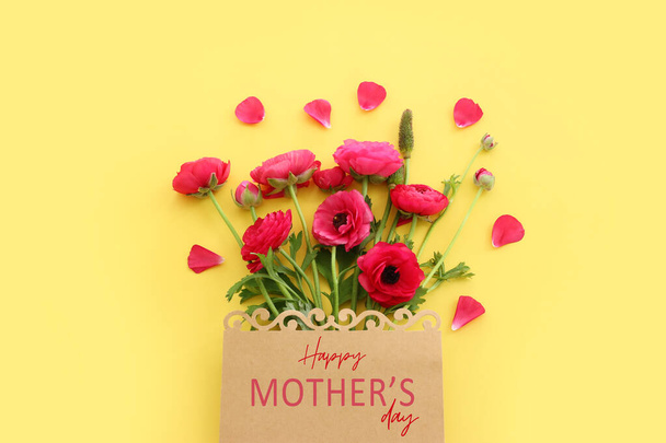 mother's day concept with pink flowers over pastel background - Foto, Imagem