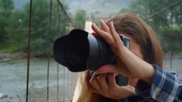 Photographer shooting mountains nature landscape. Woman taking photos on camera. - Filmagem, Vídeo