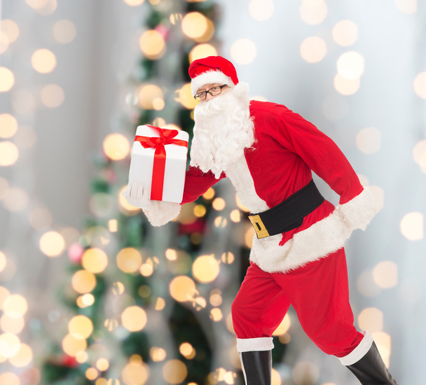 man in costume of santa claus with gift box - Foto, Imagem
