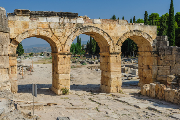Ruinen von Hierapolis, jetzt Pamukkale - Foto, Bild