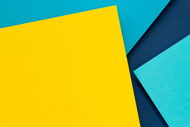 abstrait couleur papiers géométrie plat laïc composition fond avec des tons bleus et jaunes - Photo, image