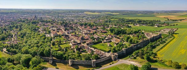 Fransa 'nın Seine et Marne kentindeki Unesco dünya mirasına ait Ortaçağ Provins şehrinin manzarası - Fotoğraf, Görsel