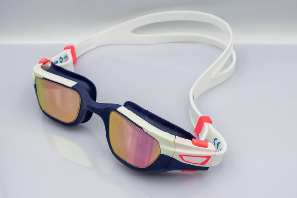 glasses for swim on white background. goggles. close-up - Foto, Imagen