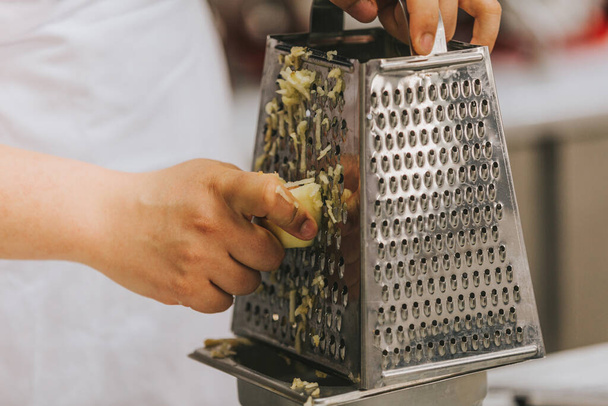 Cook's hand grating apples for apple pie - Foto, immagini