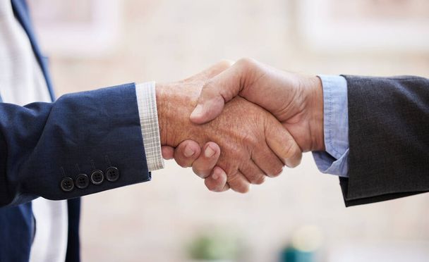 A firm handshake shows you mean business. Shot of two unrecognizable businesspeople shaking hands. - Foto, Bild