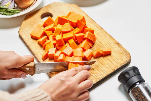 Woman slicing carrots food background - Zdjęcie, obraz