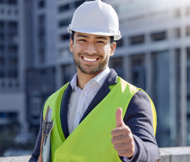 Give credit where its due. Shot of a young businessman working on a construction site giving the thumbs up. - Zdjęcie, obraz