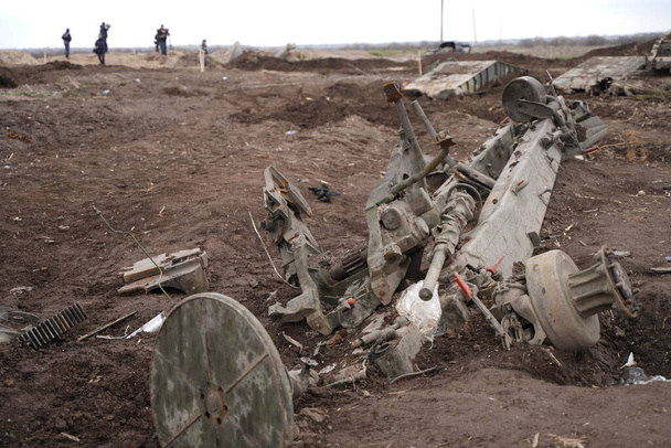 Broken Russian tank. Blown up by troops. War in Ukraine. Demining of Ukrainian territories - Foto, Imagem
