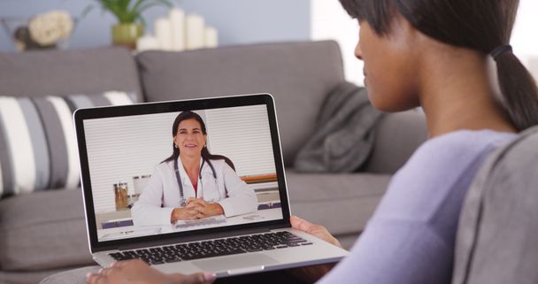 African American kobieta wideo rozmowy z lekarzem - Zdjęcie, obraz