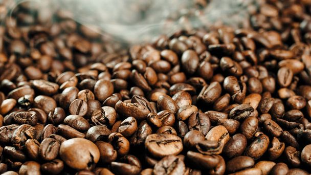 Виробництво високоякісної кави з кавовими зернами та димом у духовці
 - Фото, зображення