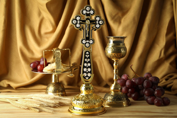 Az Eucharisztia koncepciója vagy összetétele különböző kiegészítőkkel - Fotó, kép