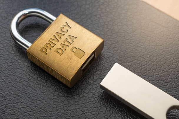 Privacy data protection concept, a lock over a leather notes and a usb pen drive with the text: Privacy Data - 写真・画像