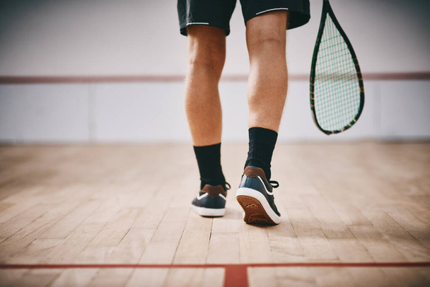 Youve now entered the league of champions. Cropped shot of an unrecognisable man playing a game of squash. - Foto, Imagem