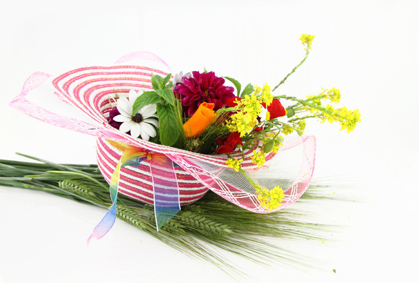 Hat and flower bouquet - Photo, Image