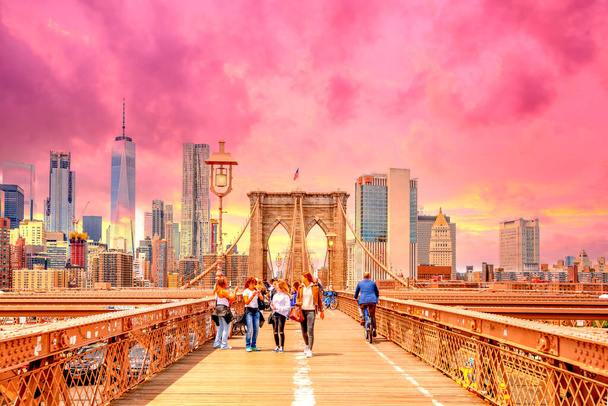 New York City, Skyline és Brooklyn Bridge, USA   - Fotó, kép