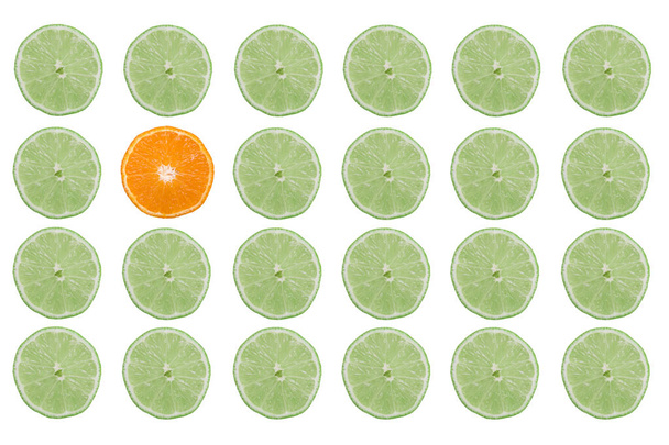 grupo de limas verdes frescas aisladas sobre fondo blanco - Foto, Imagen
