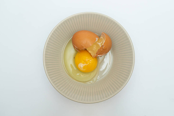 Fresh raw eggs in a bowl concept - Foto, Imagem
