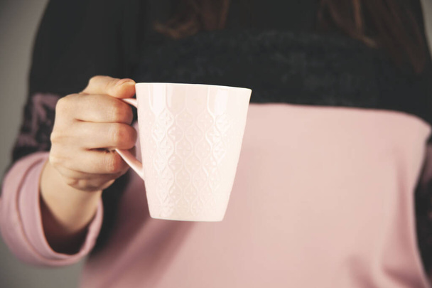 woman hand holding cup of tea or coffee - Φωτογραφία, εικόνα