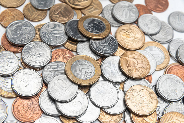 Geld - Brasilianische Münzen - Mehrere - Foto, Bild