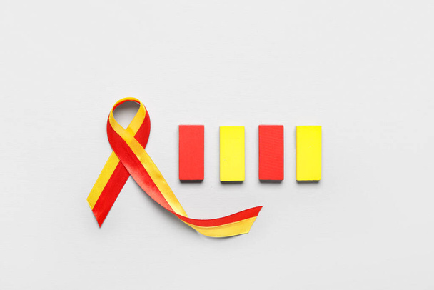Awareness ribbon with blocks on light background. Hepatitis concept - Fotoğraf, Görsel