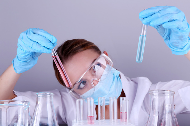 Laboratory assistant making medical test in laboratory - Φωτογραφία, εικόνα
