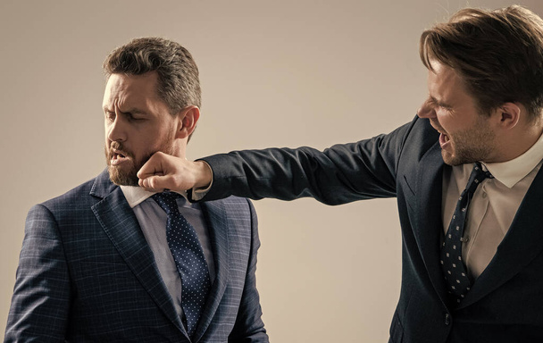 knockout. struggle for leadership. displeased colleague dispute. negotiations. businessmen fighting - Foto, afbeelding