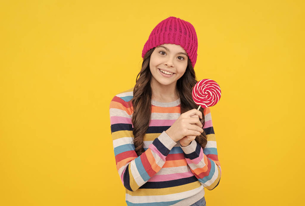 lollipop lady. hipster kid with colorful lollypop sugar candy on stick. caramel candy shop. - Foto, imagen