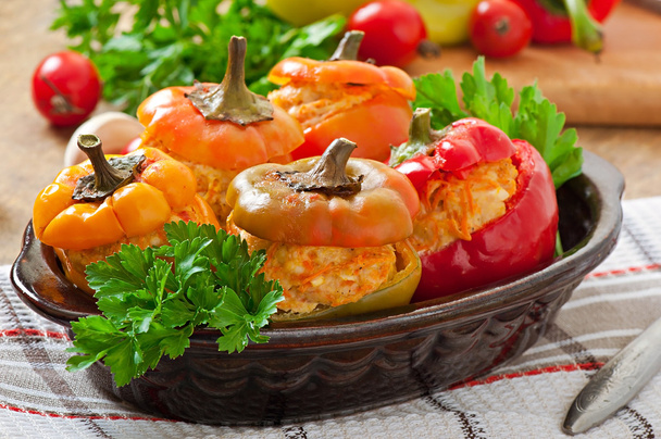 Gevulde paprika, gehakt kip - Foto, afbeelding