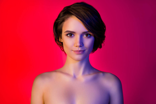 Photo of sweet bob hairdo young lady without clothes isolated on vibrant neon red color background - Foto, Bild