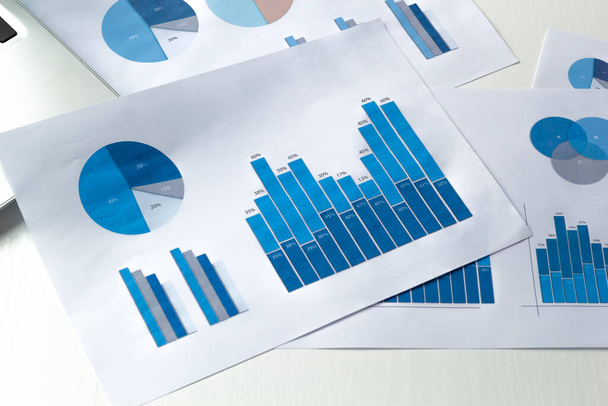 Financial charts and reports on the desktop. Statistical data on paper. - Foto, Bild