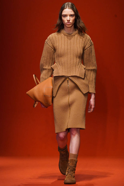 MILAN, ITALY - FEBRUARY 25: A model walks the runway at the Tod's fashion show during the Milan Fashion Week Fall/Winter 2022/2023 on February 25, 2022 in Milan, Italy. - Фото, зображення