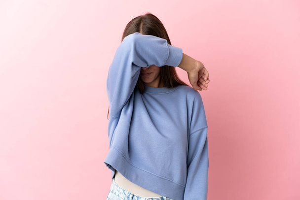 Young woman over isolated pink background covering eyes by hands - Photo, image