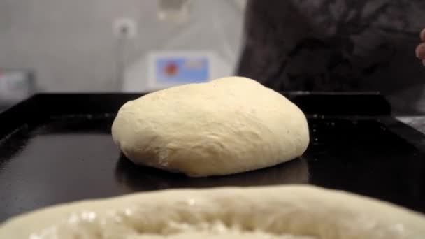 Men's hands hold dough. making raw dough for pizza, rolls or bread. - Imágenes, Vídeo