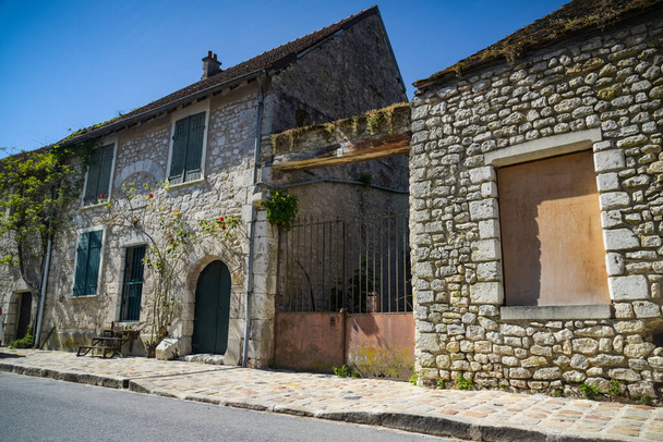 UNESCO 'nun dünya mirasına sahip olan ortaçağ Provins kentinin sokak görüşü - Fotoğraf, Görsel