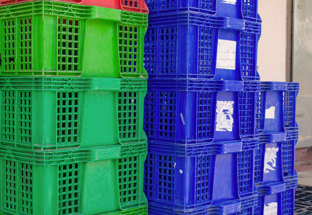 Plastik Kasa yığılmış ürün konteynerler ambalaj - Fotoğraf, Görsel
