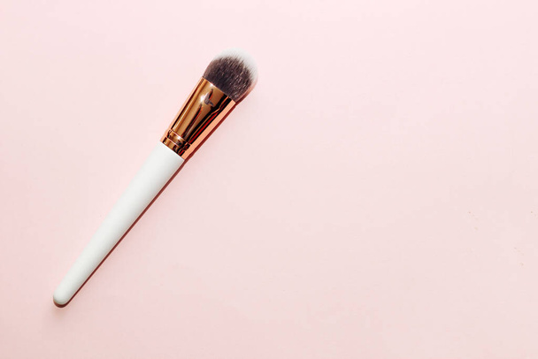 Cosmetic brush for applying foundation or concealer. - Foto, immagini