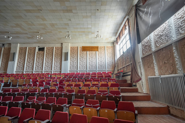 Interior of Assembly Hall of the Palace of Culture named after T.G. Shevchenko after russian army attack.Borodyanka, Kyiv oblast, Ukraine. - may, 2022. - Foto, afbeelding