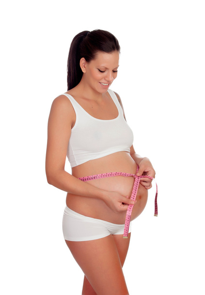 Femme brune enceinte mesurant son ventre
 - Photo, image