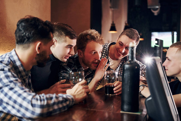 Group of people together indoors in the pub have fun at weekend time. - Foto, Bild