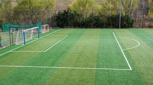 人のいない空のサッカー場。ソウル、韓国 - 写真・画像